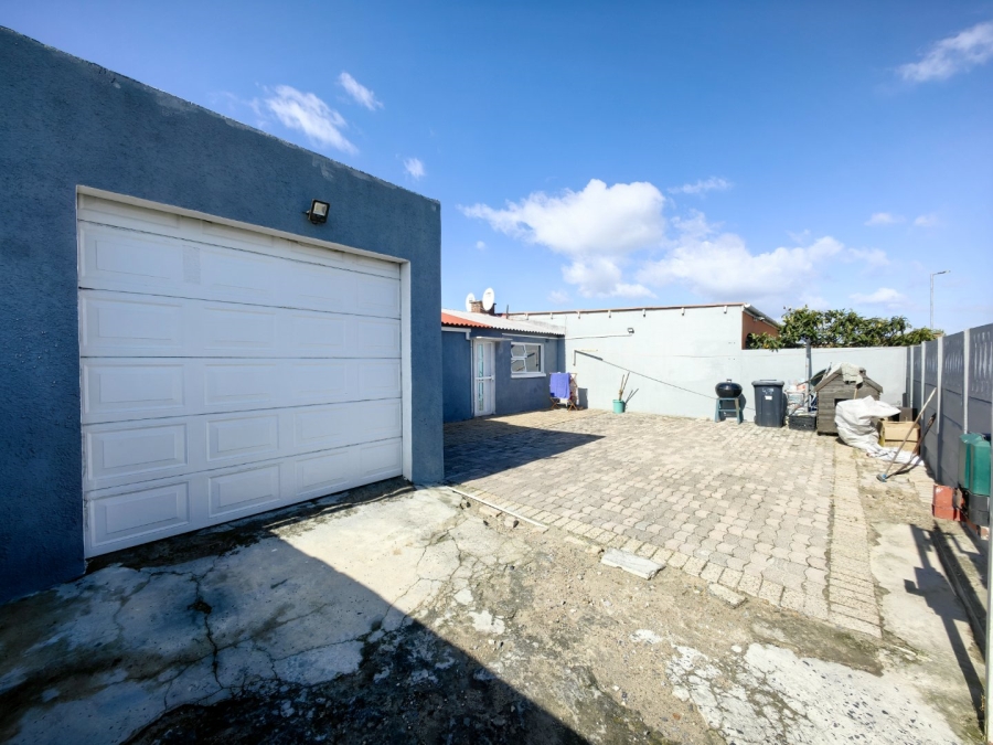 5 Bedroom Property for Sale in Bridgetown Western Cape